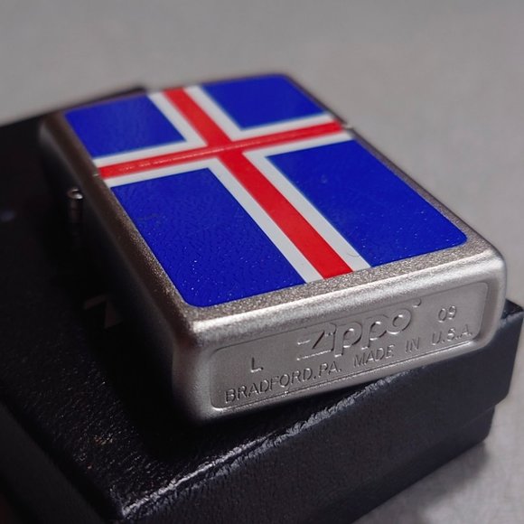 ZIPPO - Iceland Flag - Picture 2 of 3